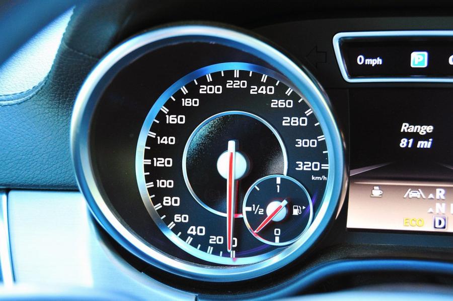  Mercedes-Benz ML63 AMG 2012 года  (фото 19 из 70)